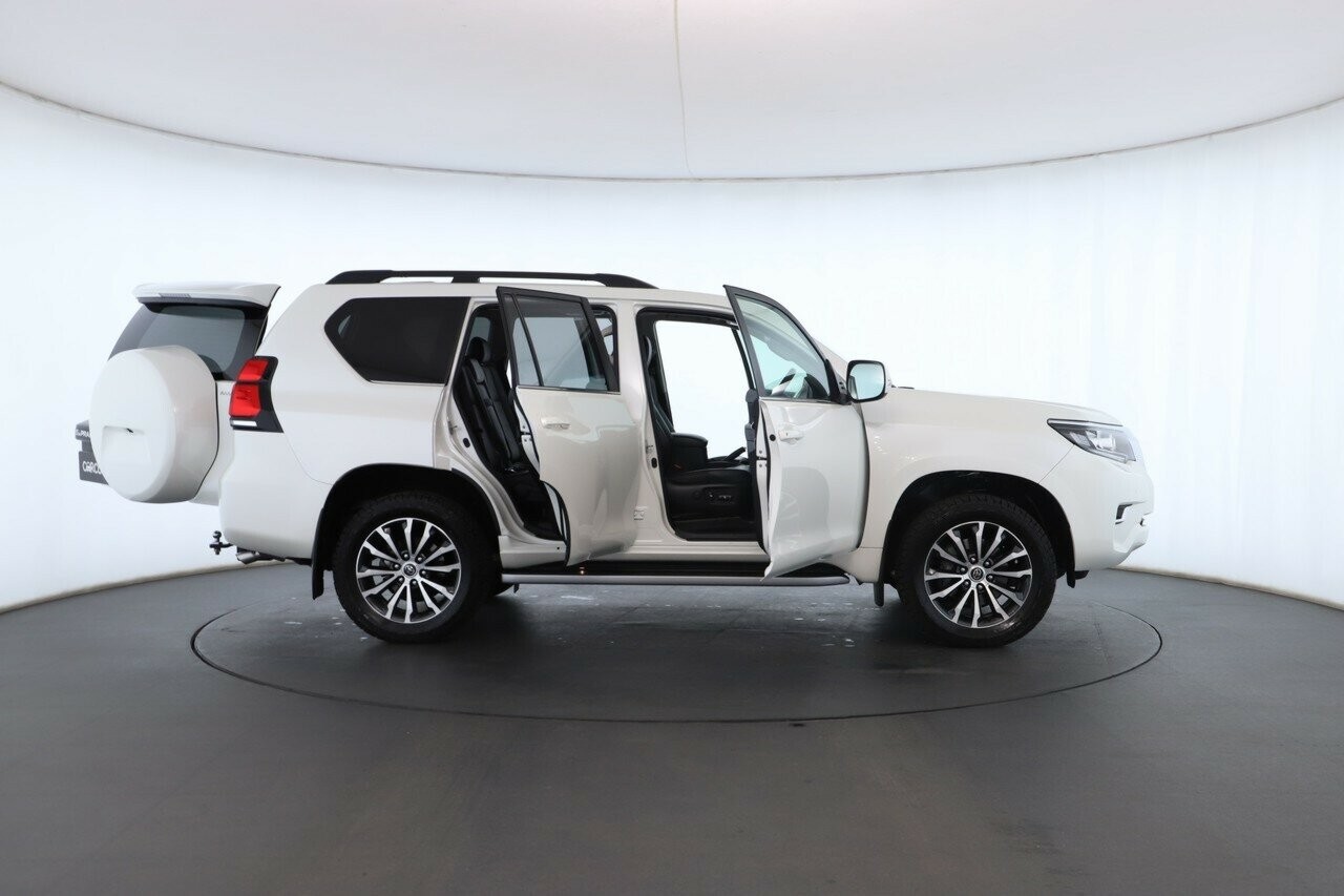 Toyota Landcruiser Prado image 2