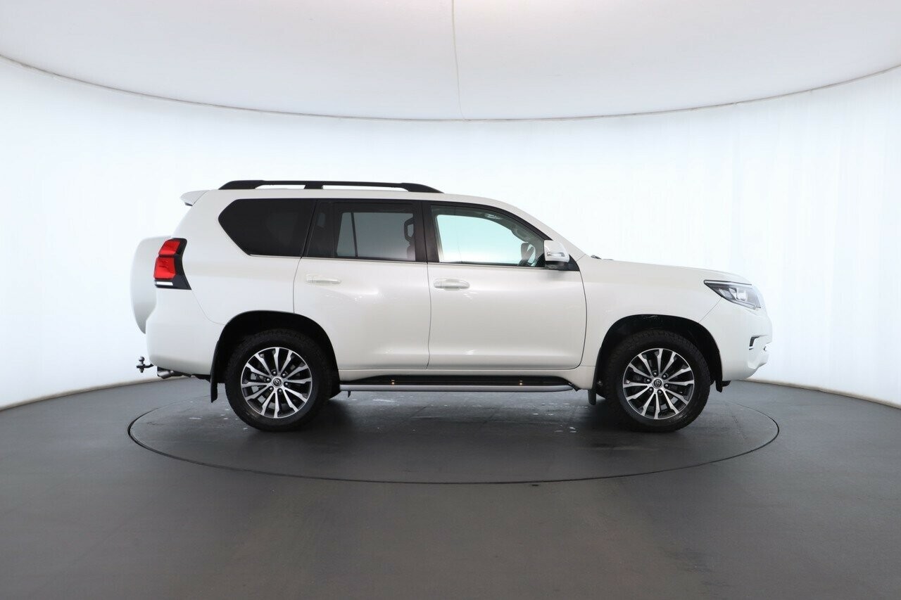 Toyota Landcruiser Prado image 3
