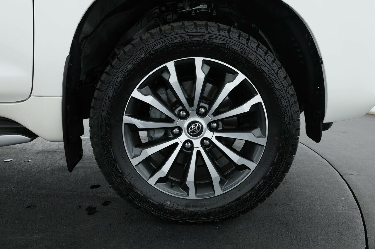 Toyota Landcruiser Prado image 4