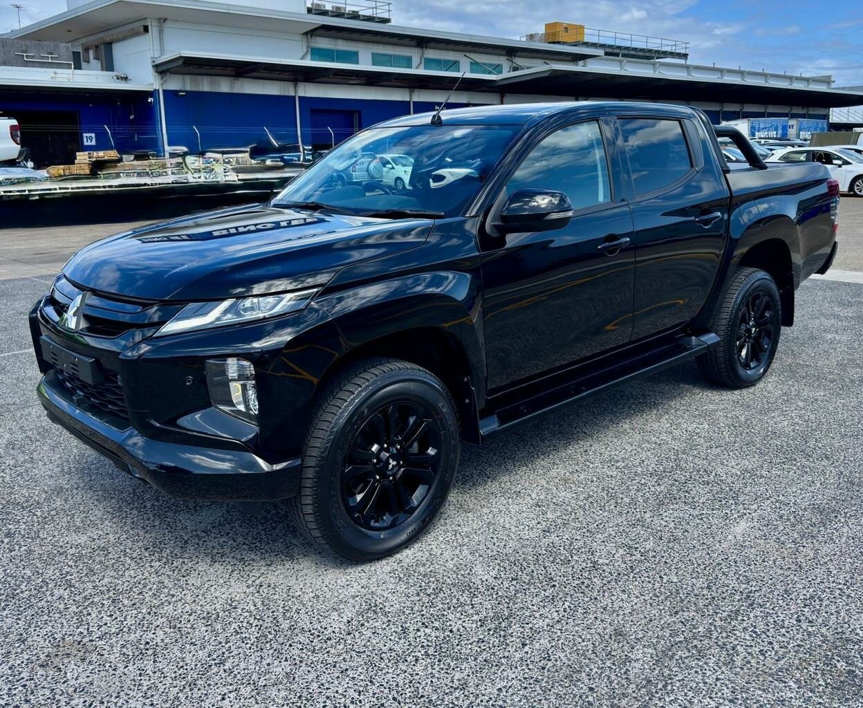 Mitsubishi Triton image 1