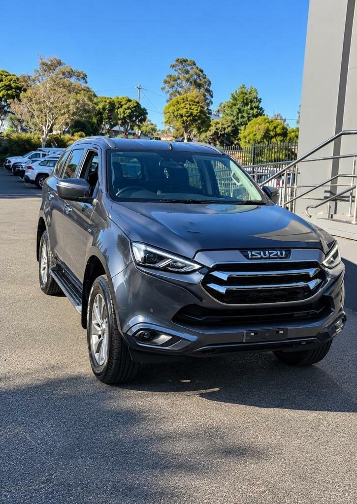 Isuzu Mu-x image 1