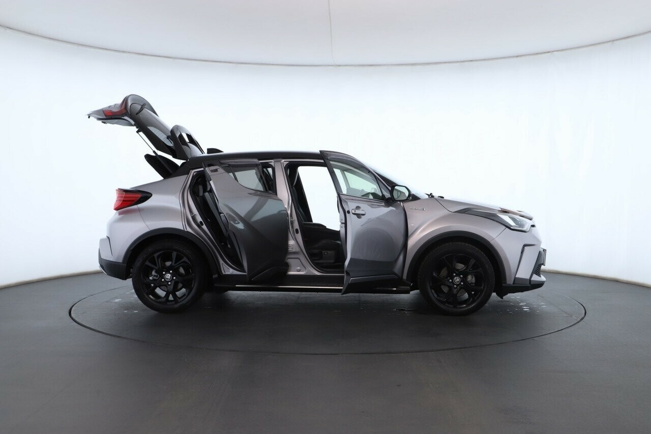 Toyota C-hr image 2