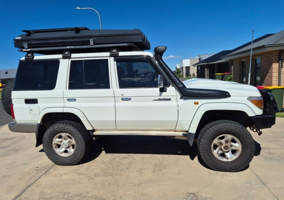 Toyota Landcruiser image 3