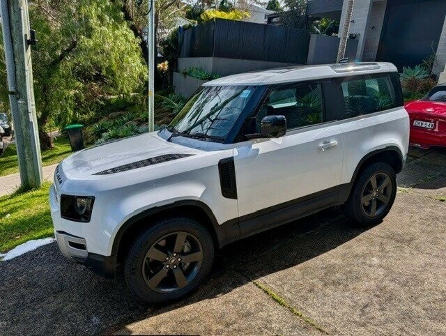 Land Rover Defender image 1