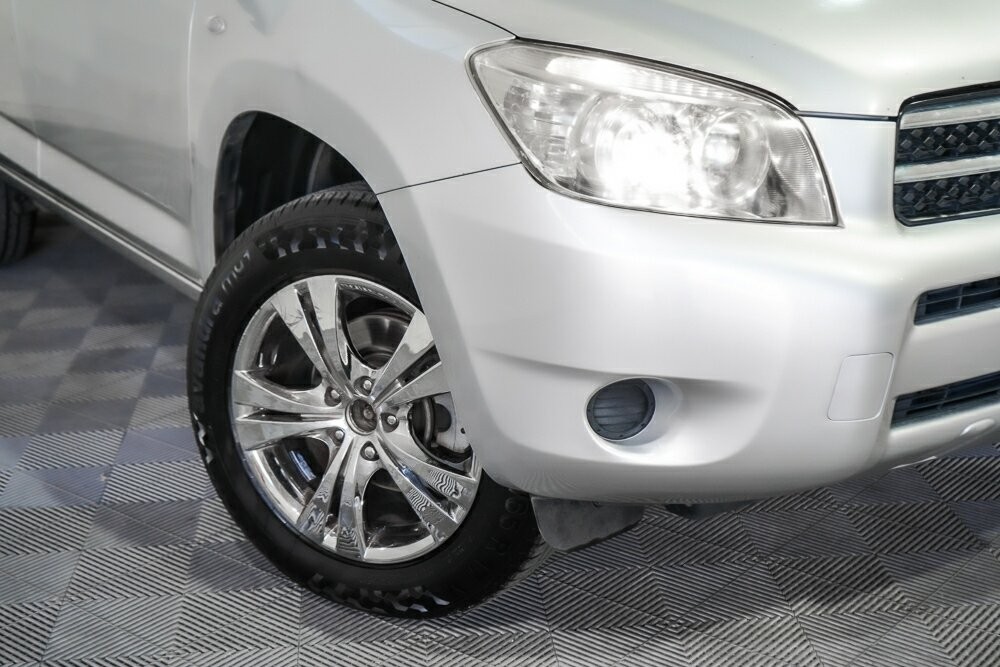 Toyota Rav4 image 2
