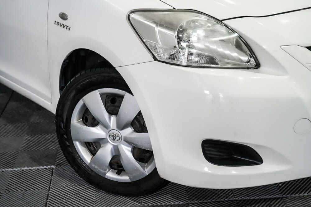 Toyota Yaris image 2