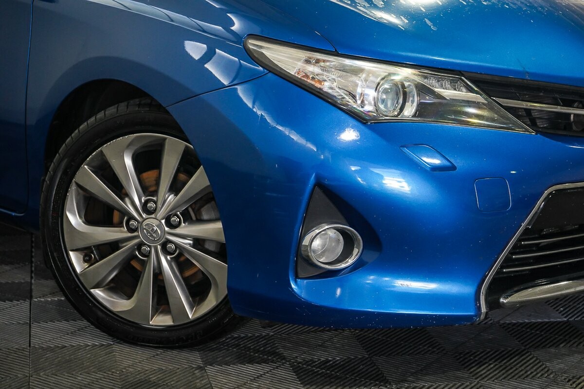 Toyota Corolla image 2