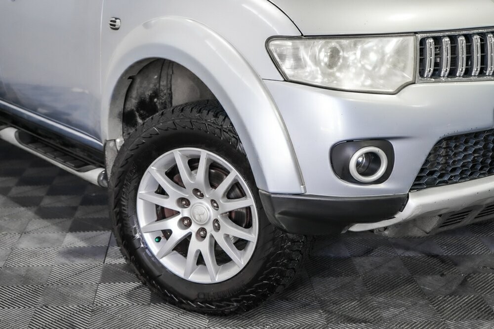 Mitsubishi Challenger image 2