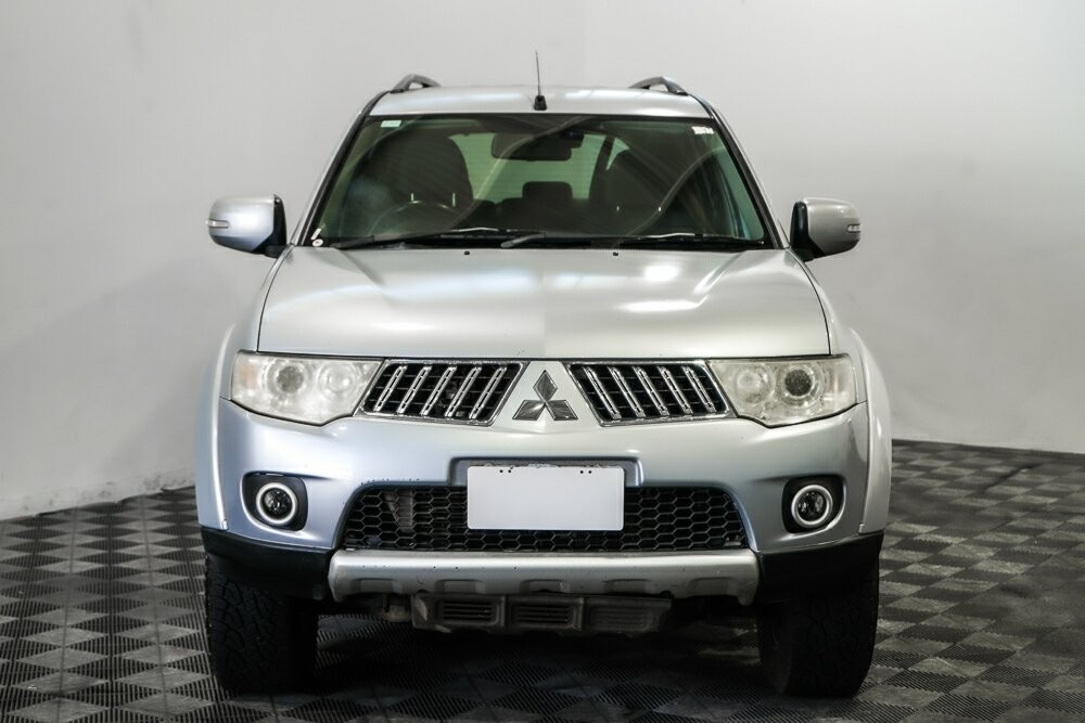 Mitsubishi Challenger image 3