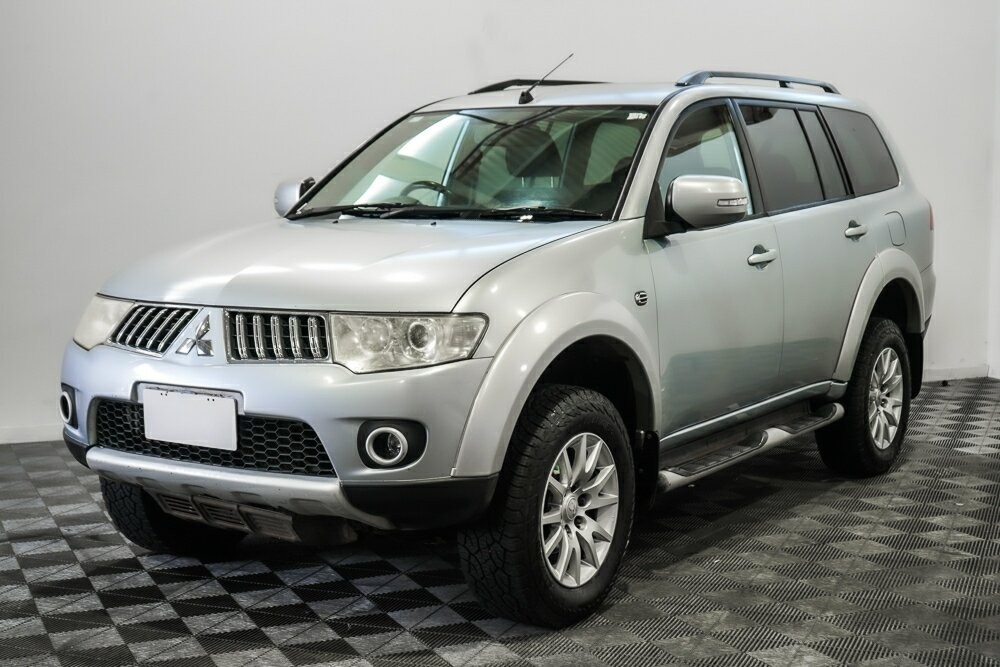 Mitsubishi Challenger image 4