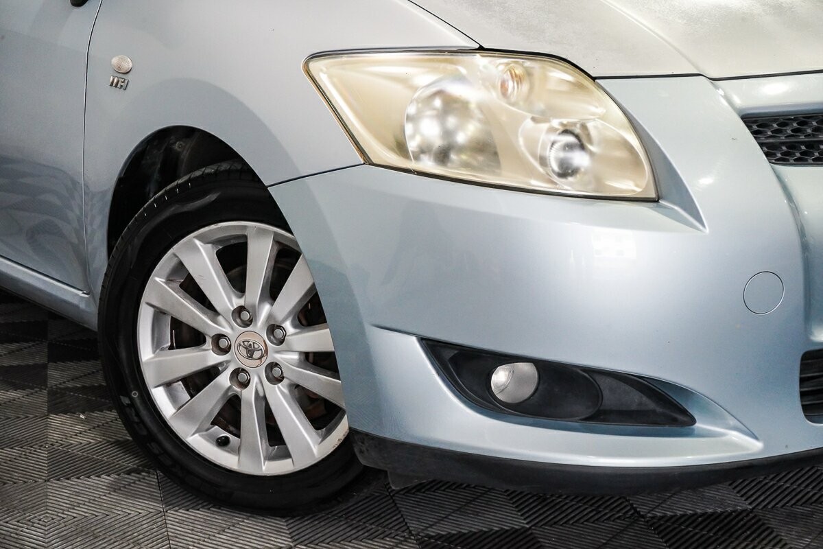 Toyota Corolla image 2