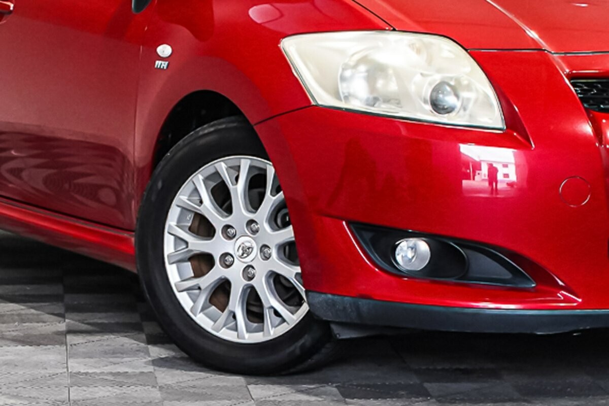 Toyota Corolla image 2