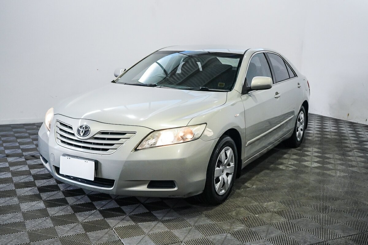 Toyota Camry image 4