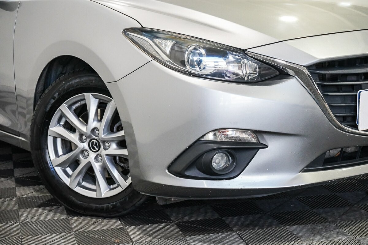 Mazda 3 image 2