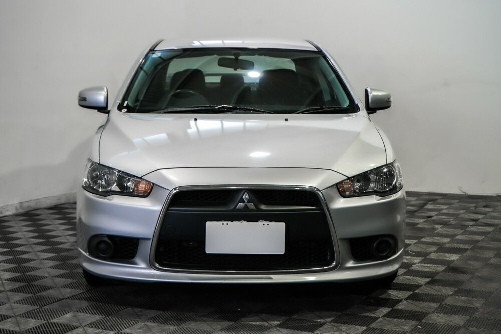 Mitsubishi Lancer image 3