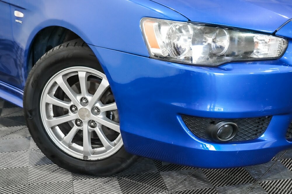 Mitsubishi Lancer image 2