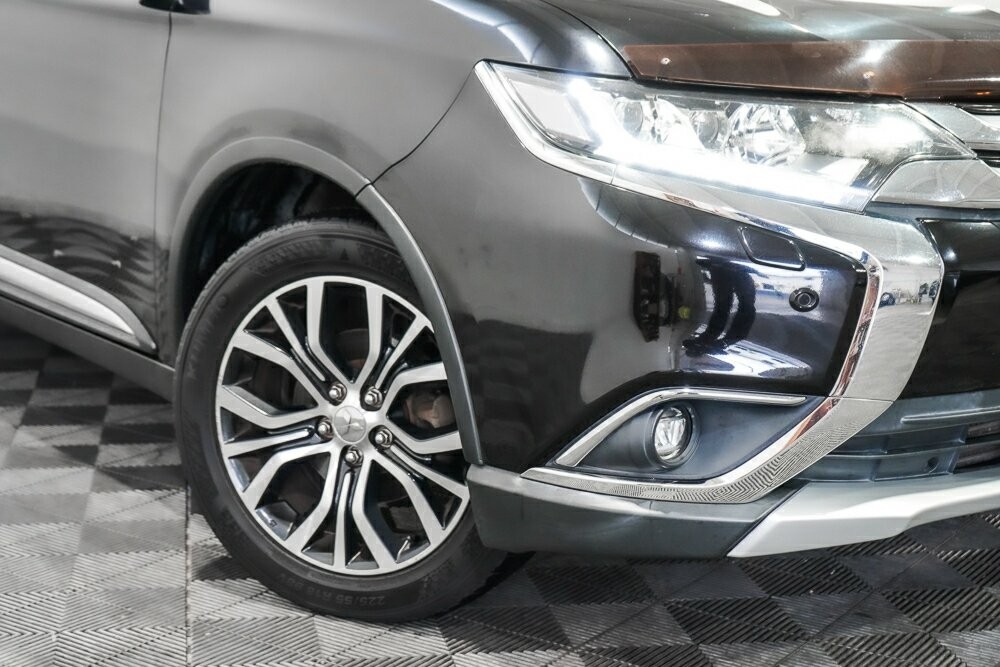 Mitsubishi Outlander image 2