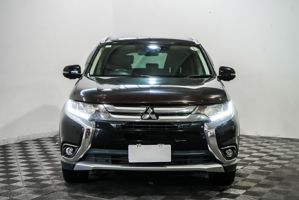Mitsubishi Outlander image 3