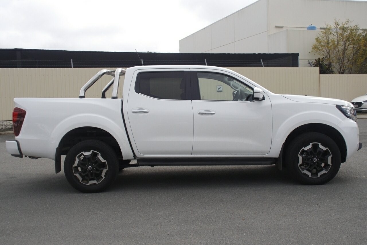 Nissan Navara image 2