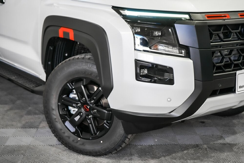 Nissan Navara image 2