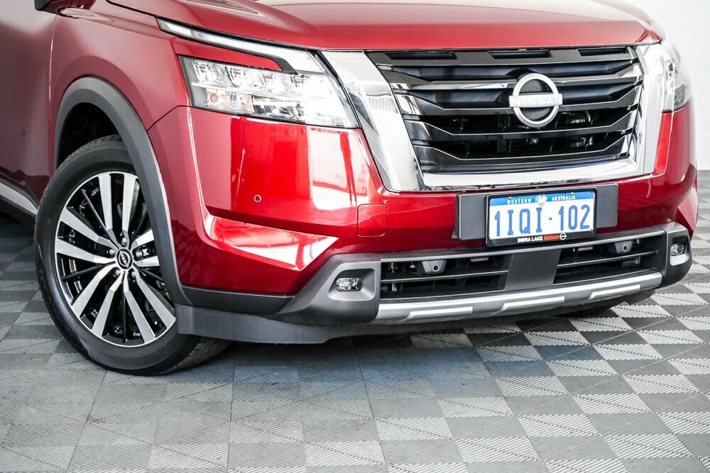 Nissan Pathfinder image 2