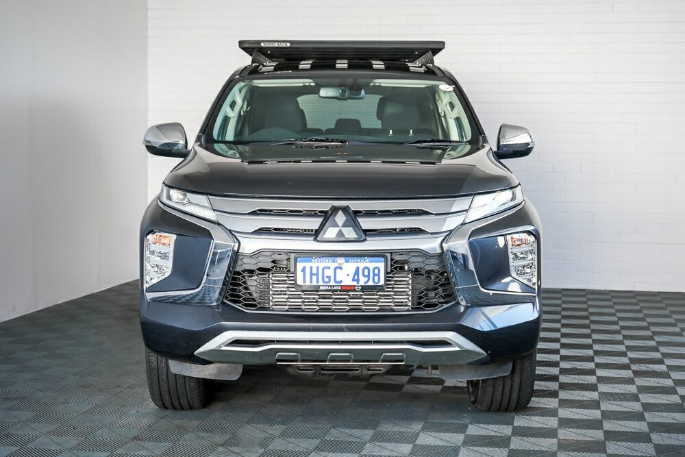 Mitsubishi Pajero Sport image 3