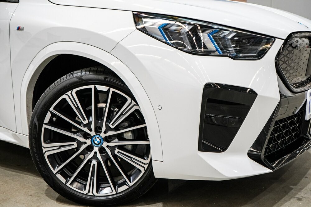 BMW Ix2 image 2