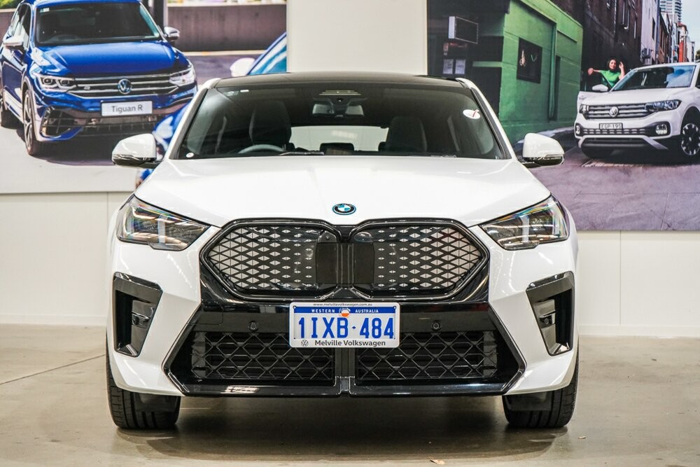 BMW Ix2 image 3