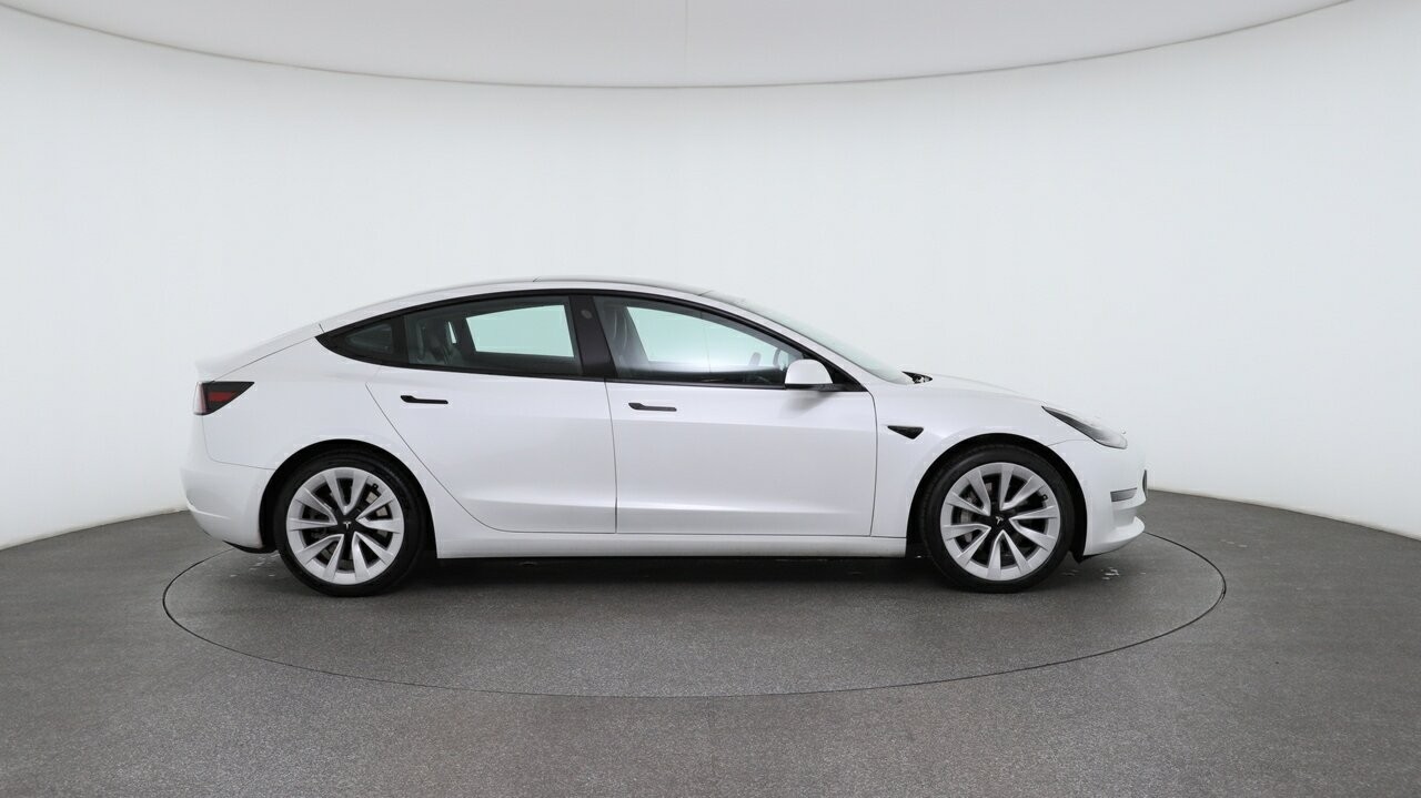 Tesla Model 3 image 3