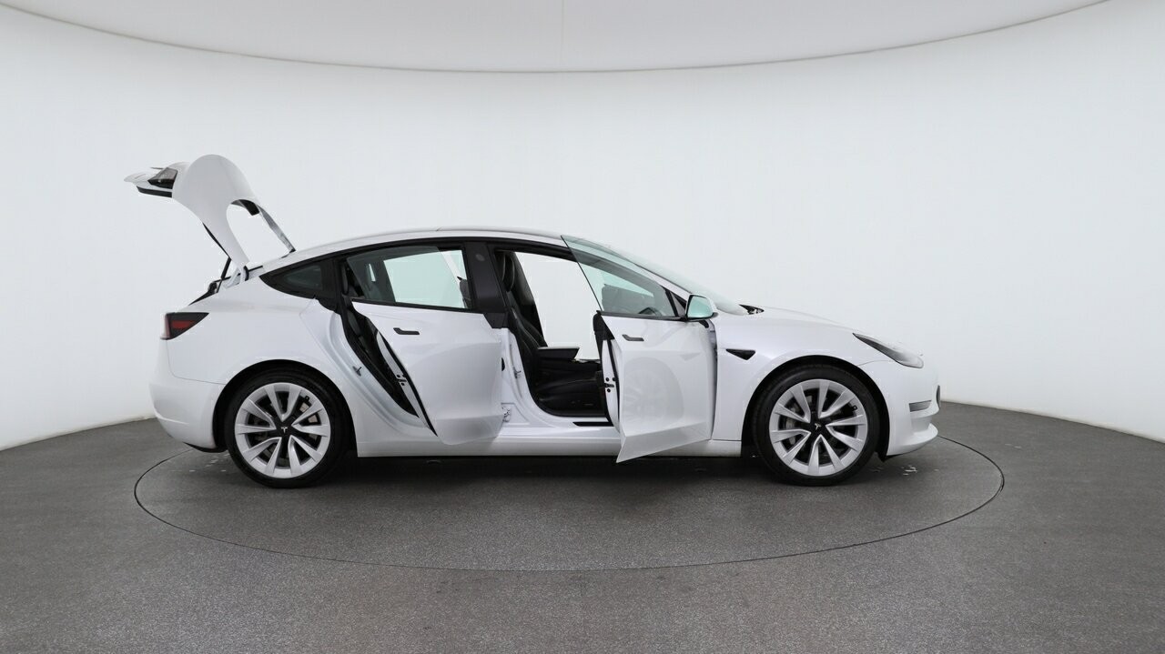 Tesla Model 3 image 4