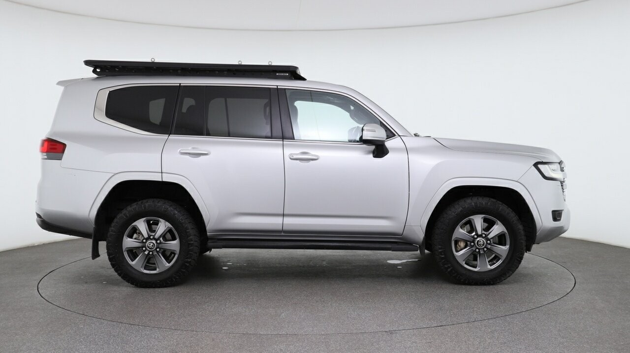Toyota Landcruiser image 3