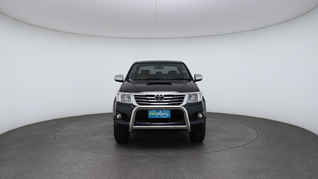 Toyota Hilux image 2