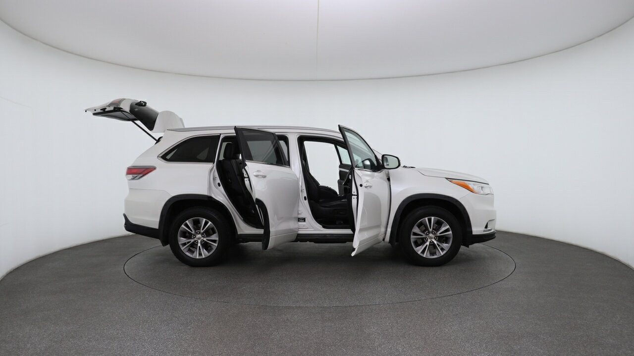 Toyota Kluger image 4