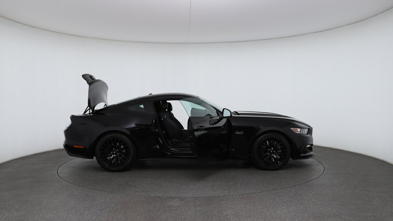 Ford Mustang image 4