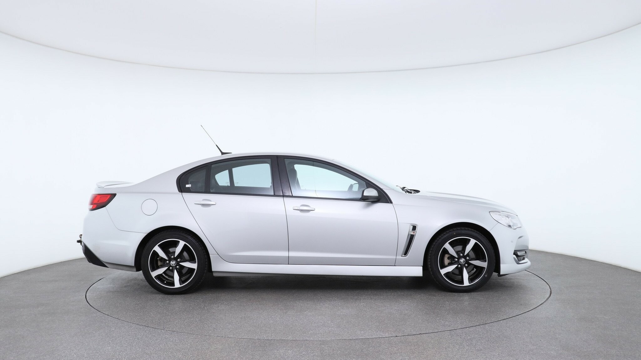 Holden Commodore image 3