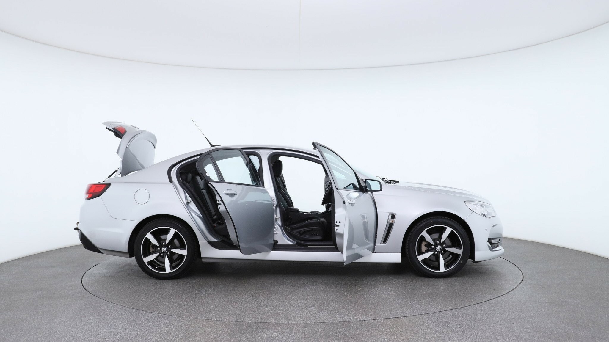 Holden Commodore image 4