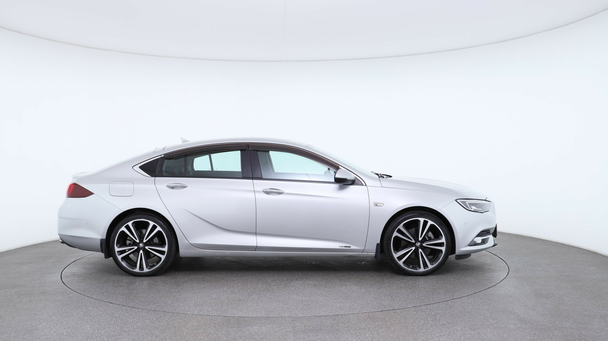 Holden Calais image 3