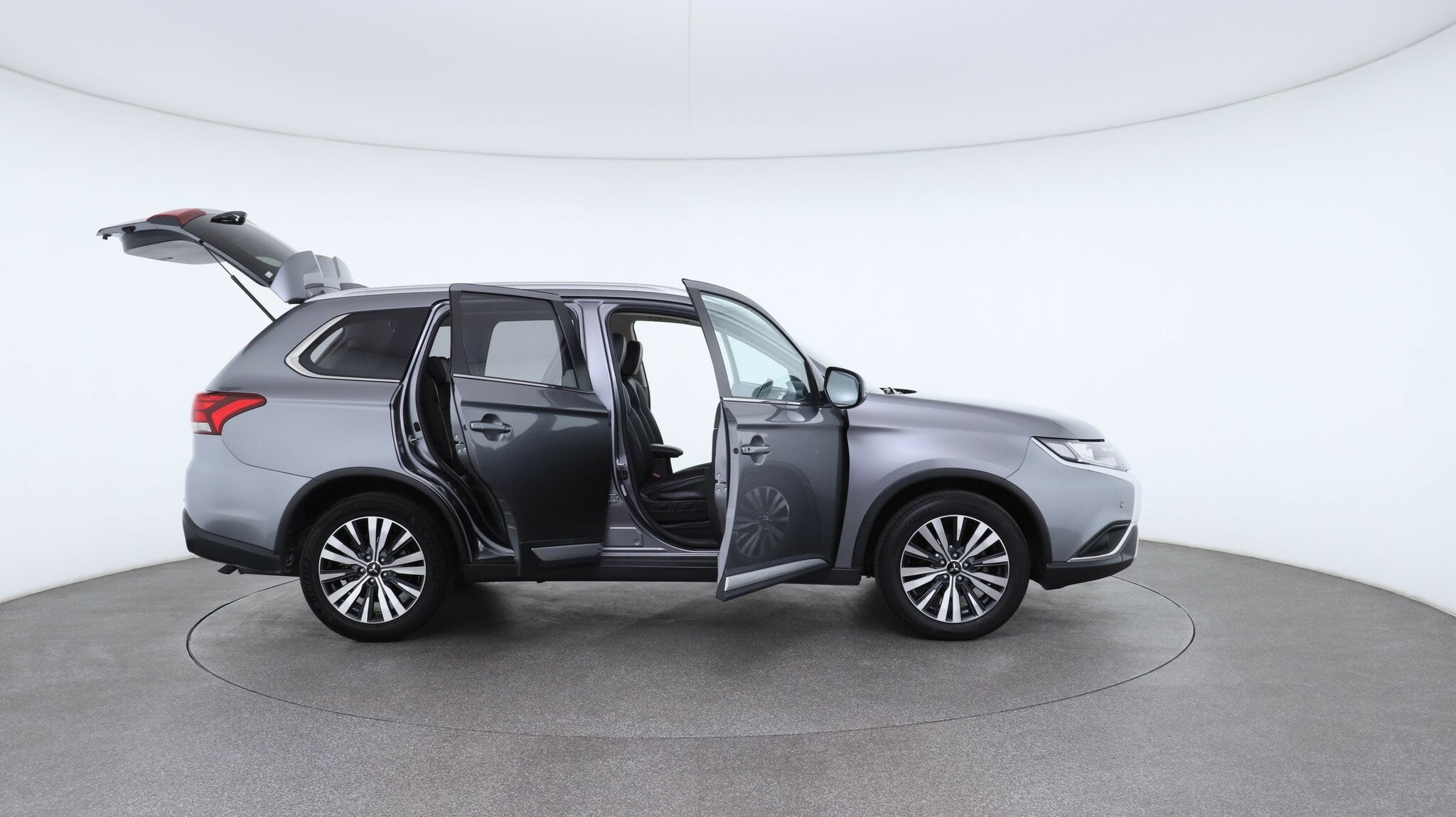 Mitsubishi Outlander image 4