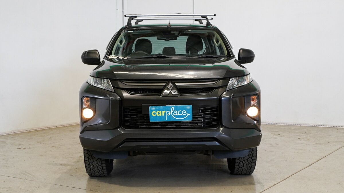 Mitsubishi Triton image 2