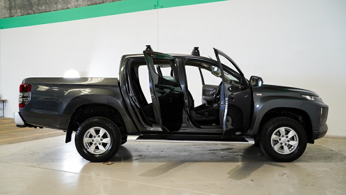 Mitsubishi Triton image 4