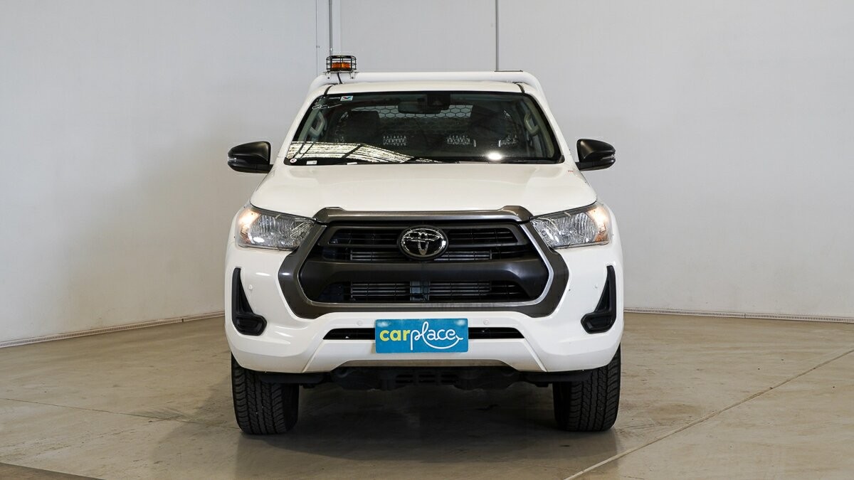 Toyota Hilux image 2