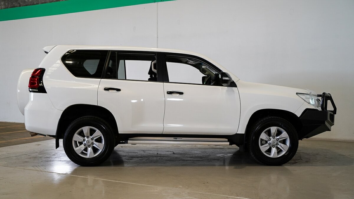 Toyota Landcruiser Prado image 3