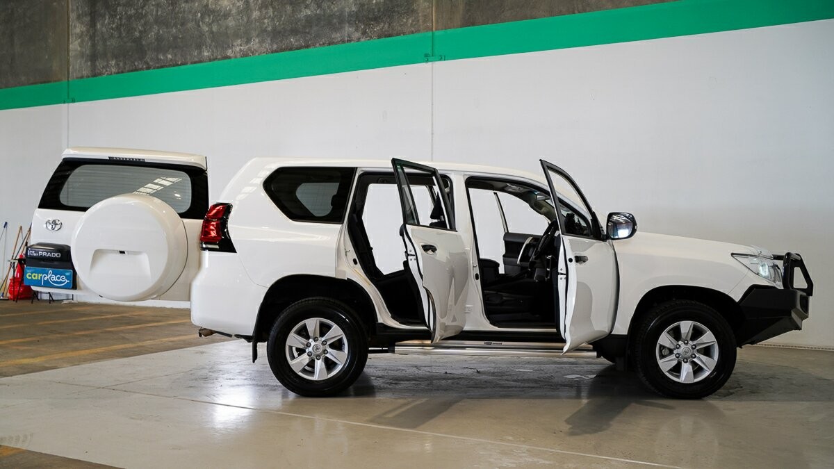 Toyota Landcruiser Prado image 4