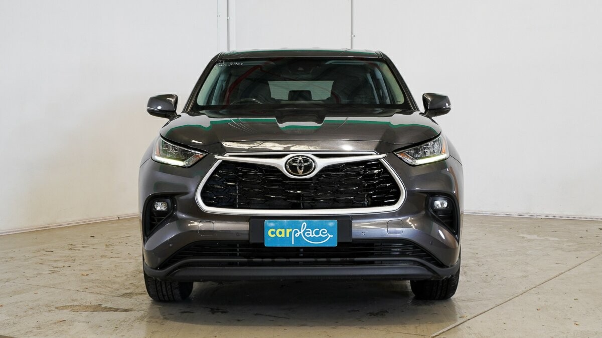 Toyota Kluger image 2