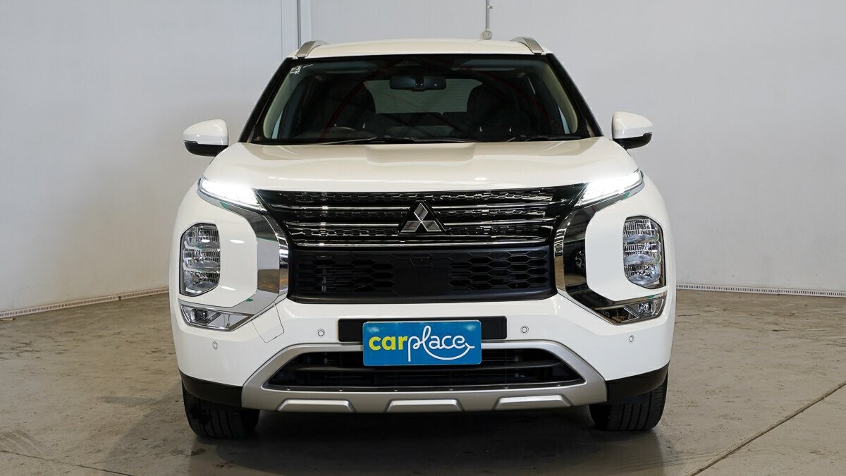 Mitsubishi Outlander image 2