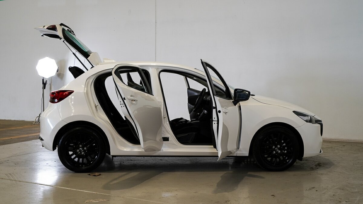 Mazda 2 image 4
