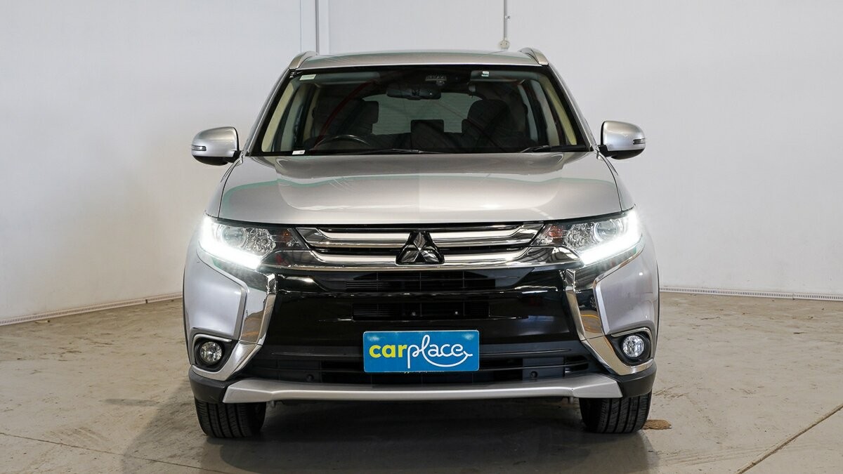 Mitsubishi Outlander image 2