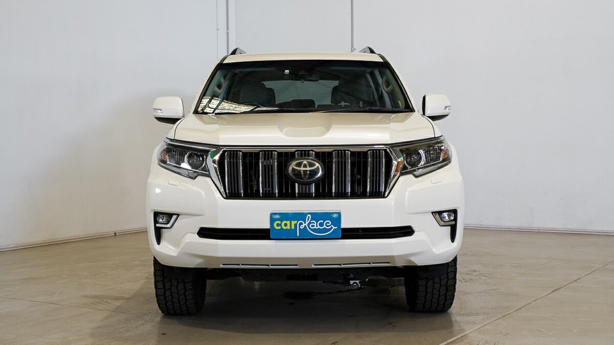 Toyota Landcruiser Prado image 2