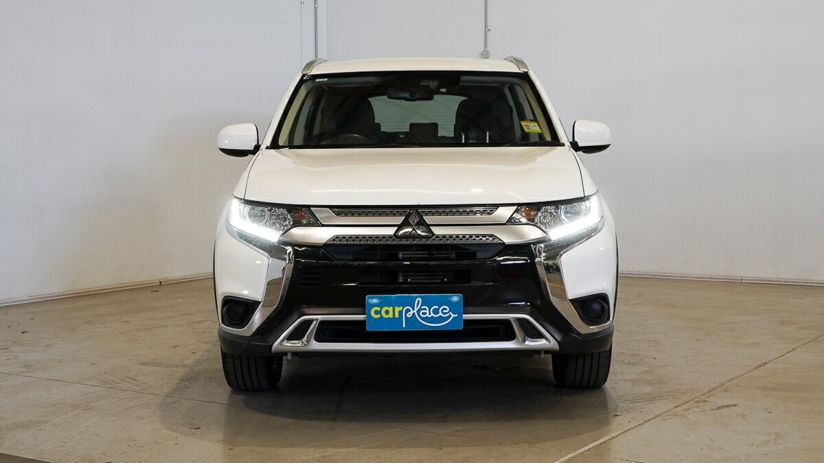 Mitsubishi Outlander image 2
