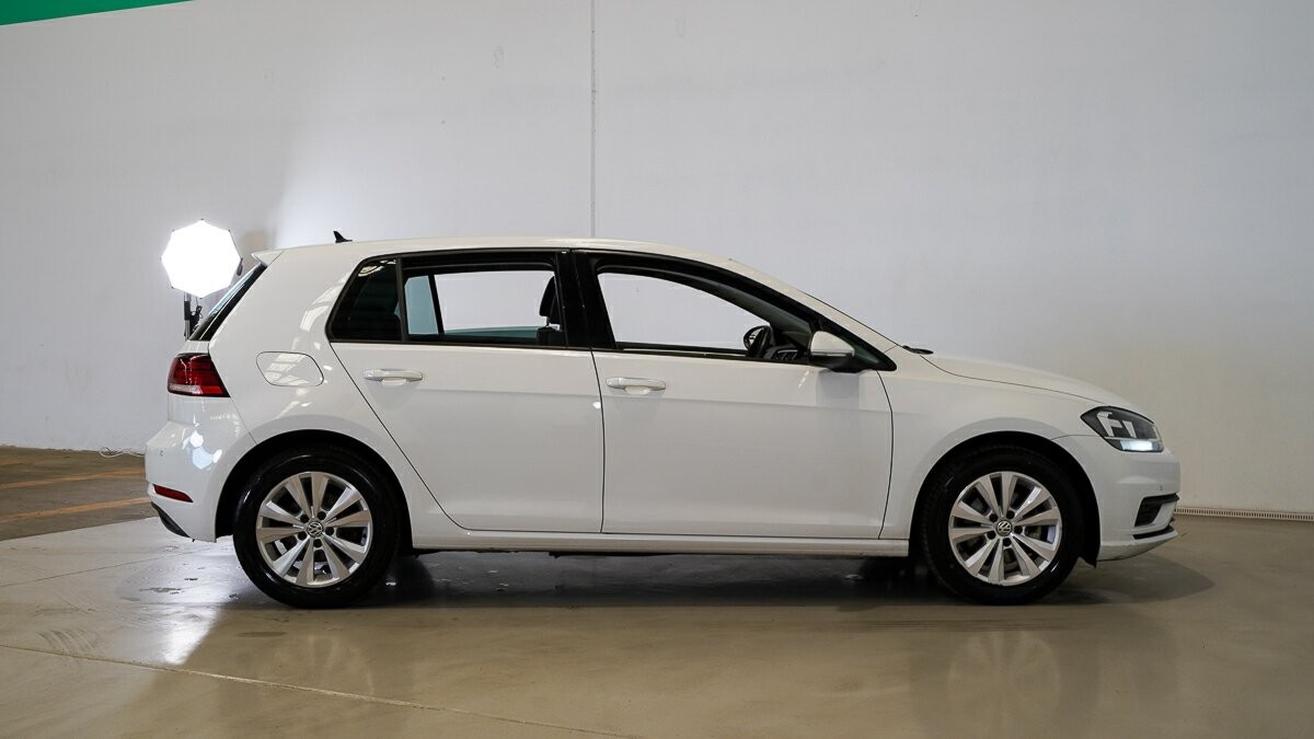 Volkswagen Golf image 3